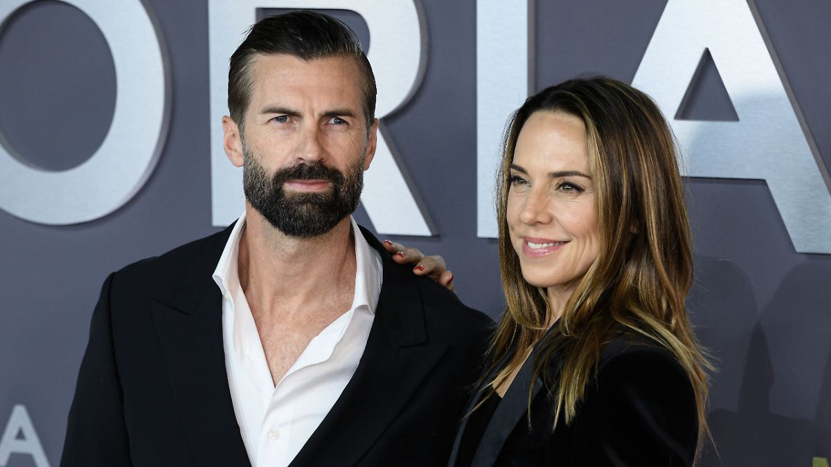 Victoria Beckham Designs Mel C’s Stunning Wedding Dress: First Look!