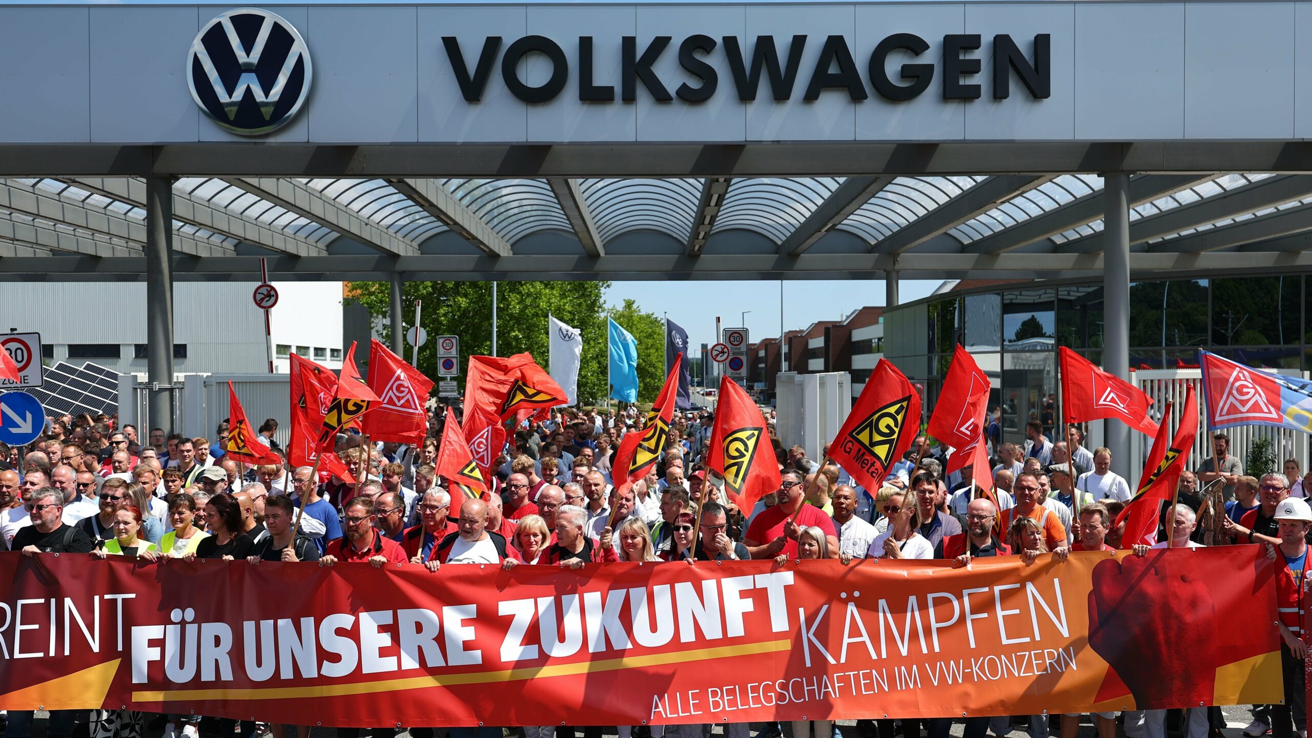 Volkswagen Faces Prolonged Power Struggle Over Jobs and Restructuring Plans
