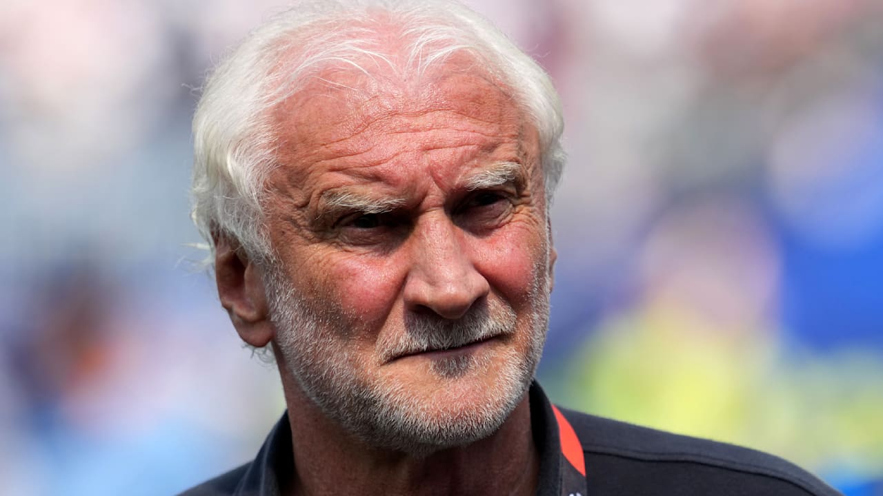 Völler Discusses Nagelsmann’s Controversial Bike Photo: Impact on Team Dynamics
