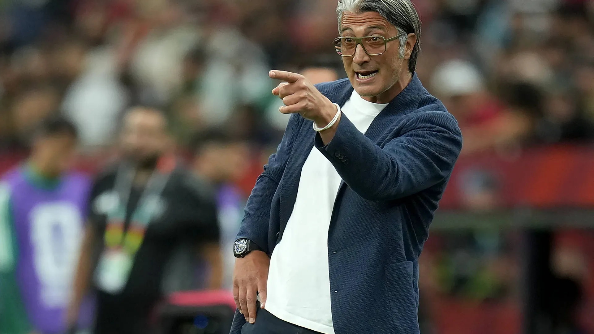 WM 2026: Comedian Compares Swiss Coach Yakin to Bond Villain!