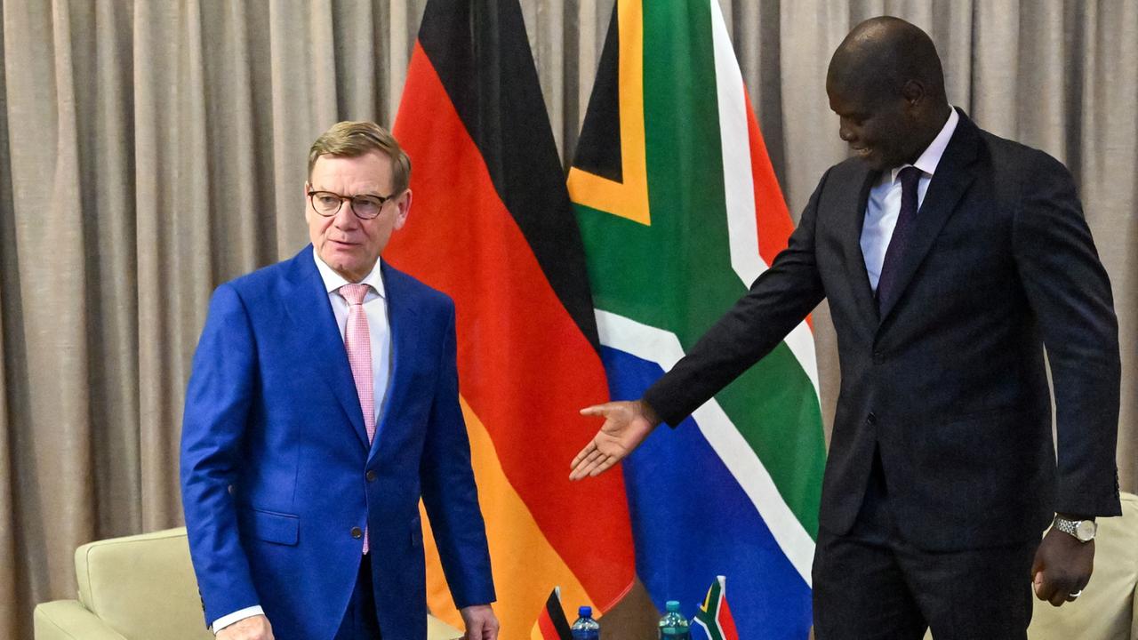 Wadephul and Lamolla Discuss G20 Exclusion: A Diplomatic Dialogue in South Africa