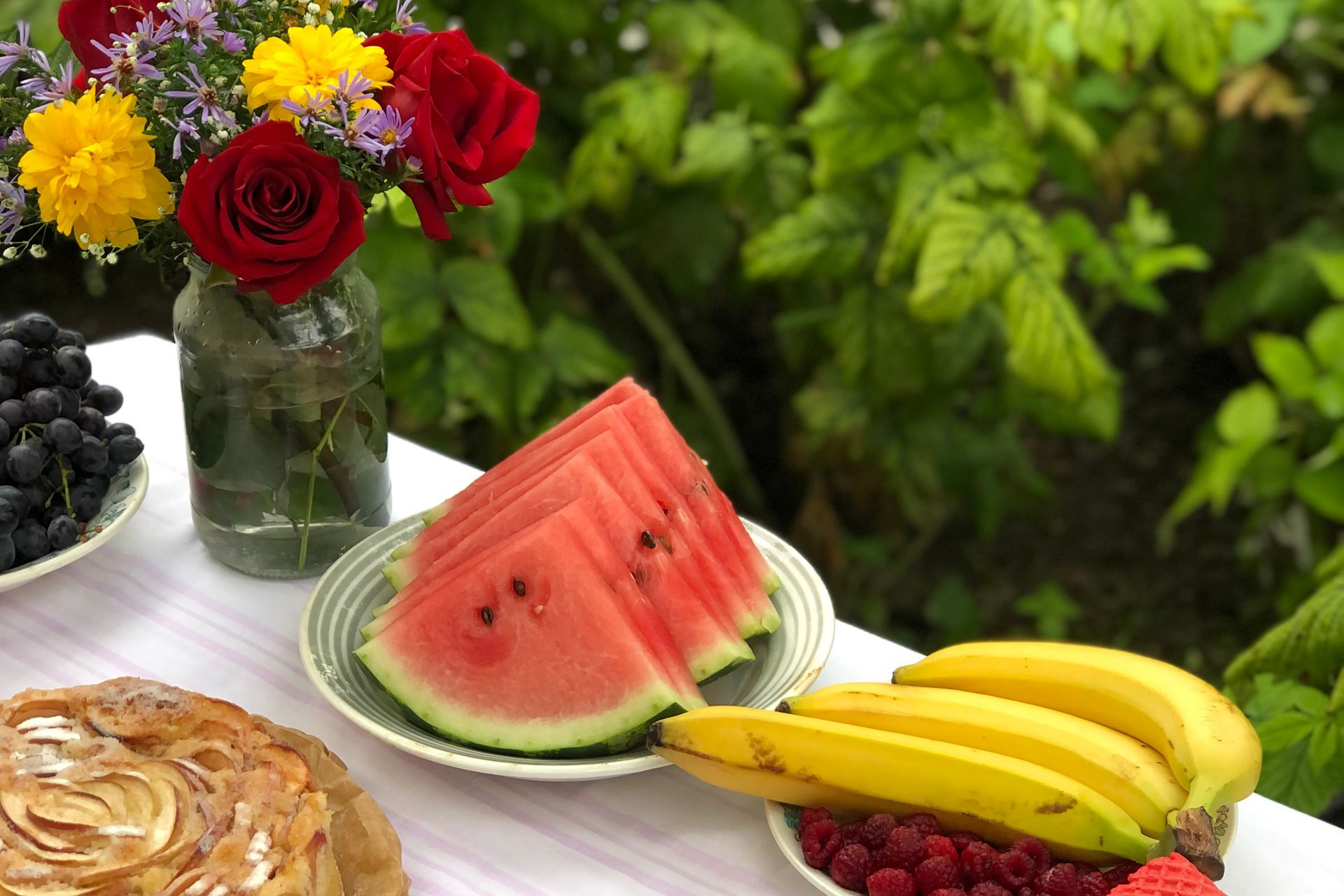 Watermelon vs. Banana: Which is Better for Hydration in the Heat?