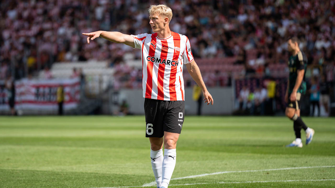 Werder Bremen Signs Defensive Star Oskar Wojcik in Major Transfer Deal