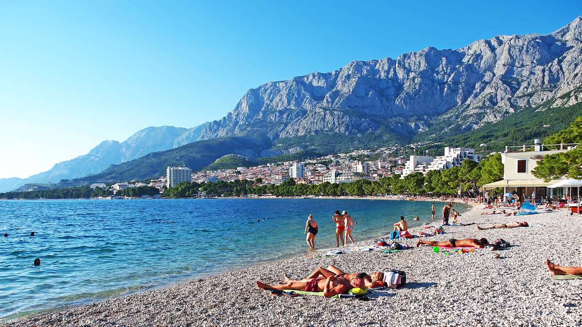 Why Croatia’s Beaches Are Empty: Cancellations and Falling Prices