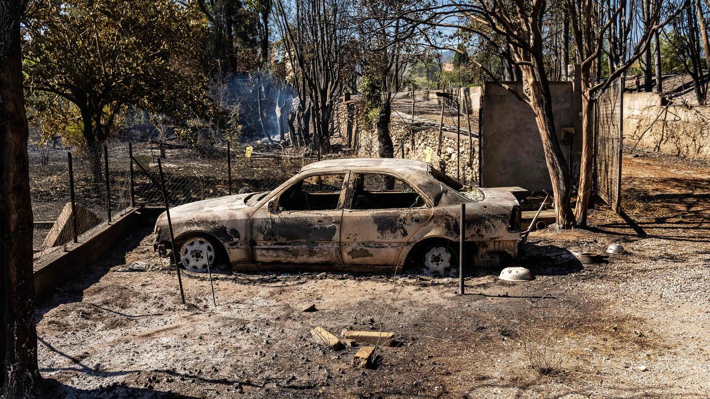 Wildfires Force Evacuation of 10,000 Residents and Alter Tour de France Route