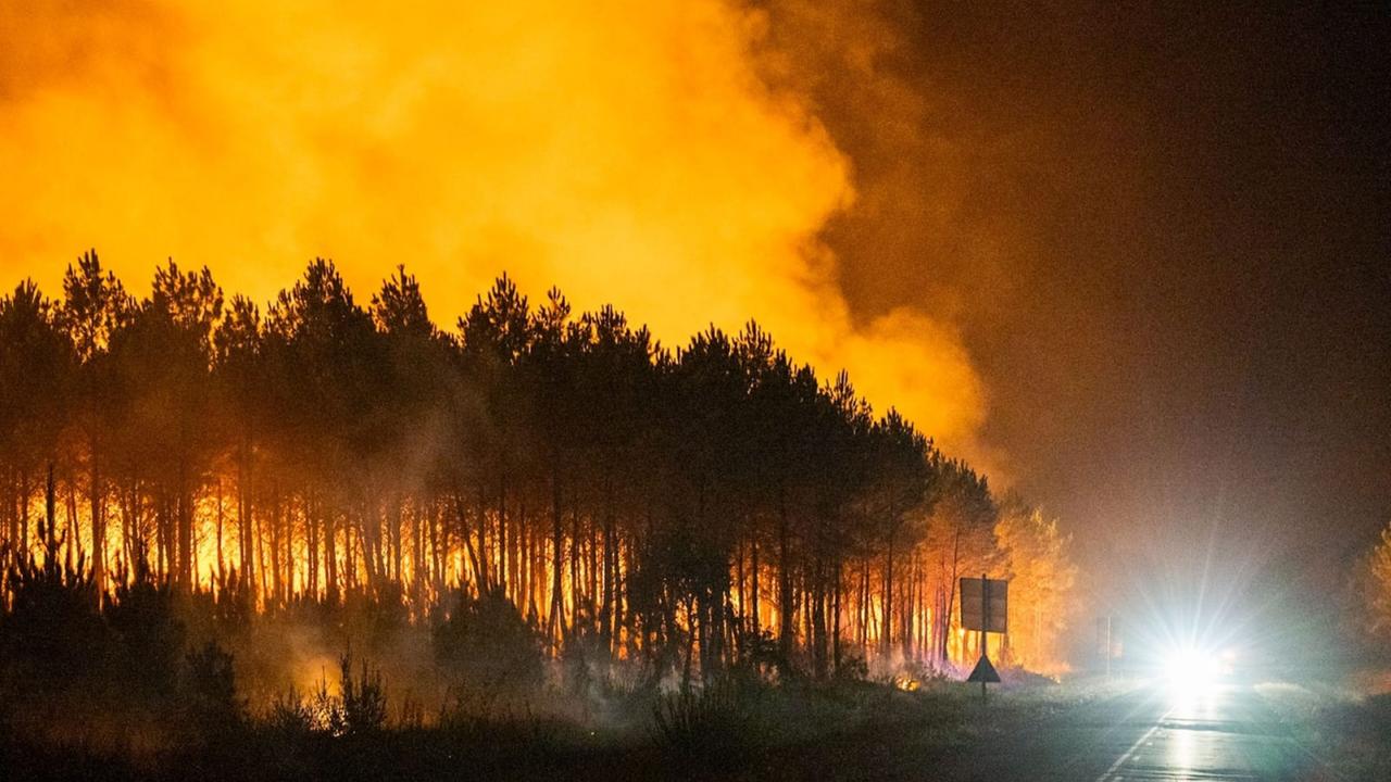 Wildfires in France: Flames Advance Towards Bordeaux, Evacuations Underway!