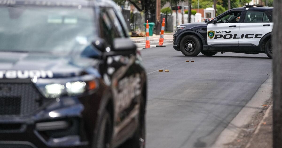 Witnesses Challenge ICE’s Claims After Fatal Shooting of Mexican Man