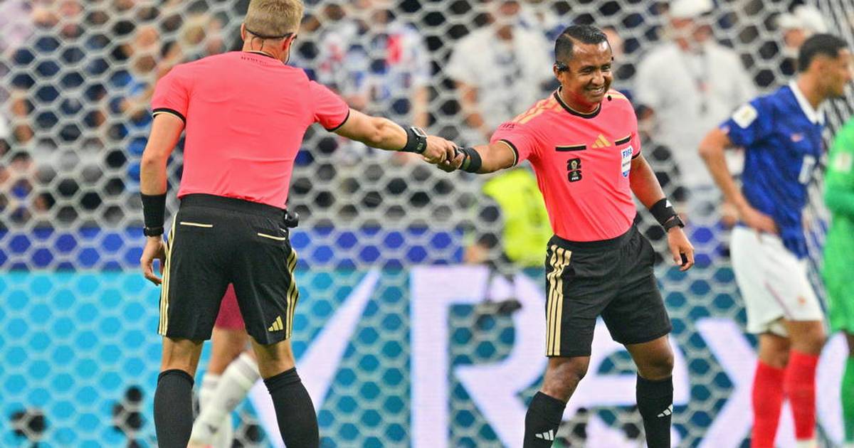 World Cup Semi-Final: Referee’s Hilarious Mistake Leaves Fans Surprised!