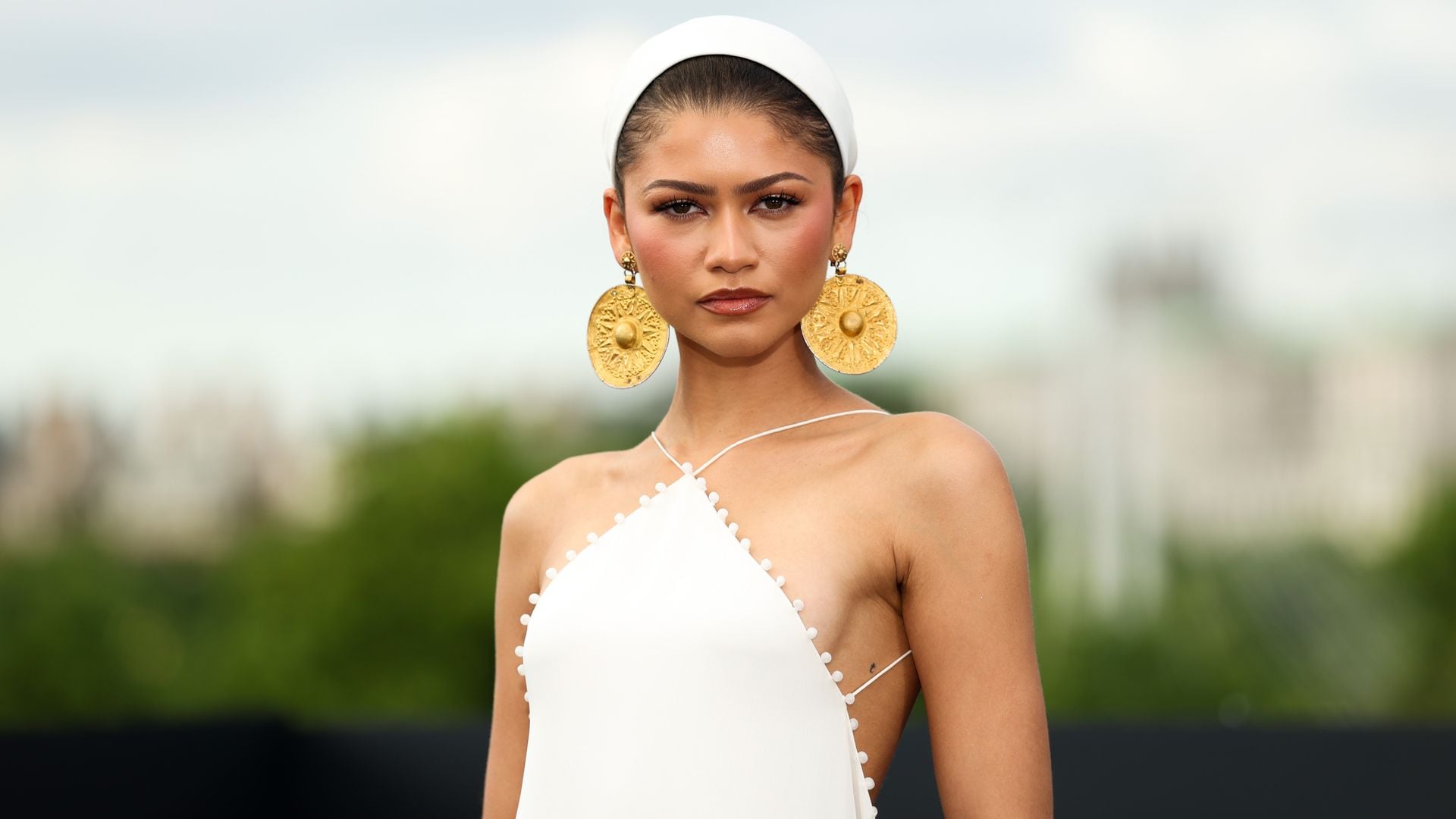 Zendaya Sparks Debate by Wearing 3,000-Year-Old Earrings at Premiere