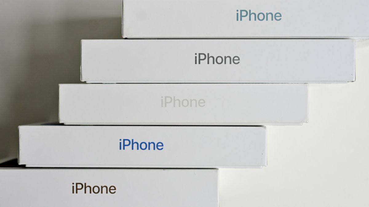 iPhone Ultra Orders Surge: Apple Confirms Foldable Phone Production Increase